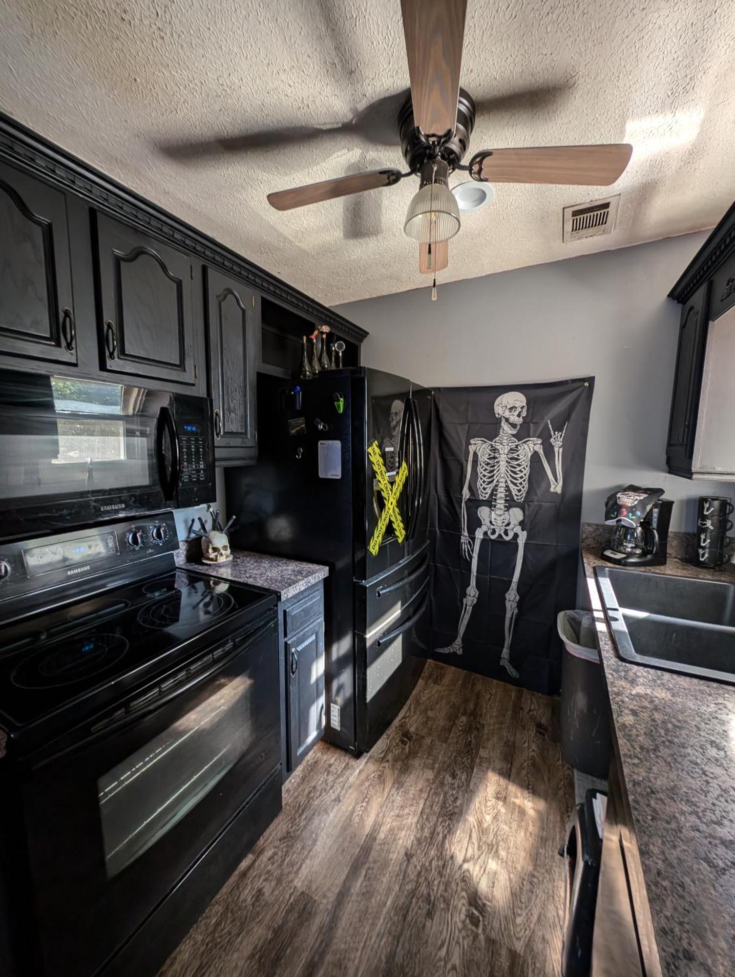 Haunted Hideaway At The Black House Holiday home Louisville